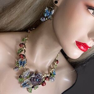 Vintage Floral Butterfly Gold-Tone Necklace and Earring Set..